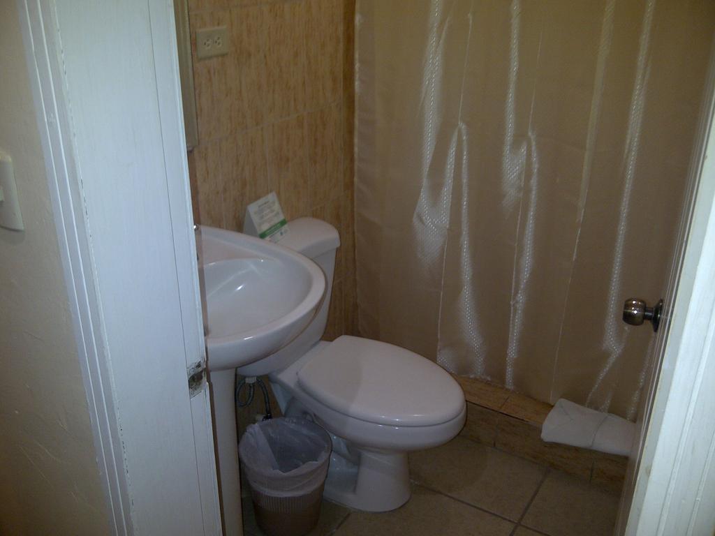 Hotel Cibeles La Ceiba Bilik gambar